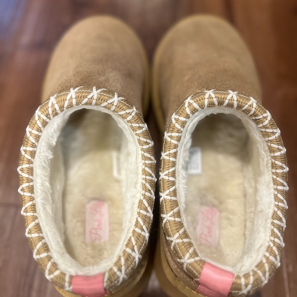 Cozy Tan Women’s Platform Slippers - Picture 5 of 5
